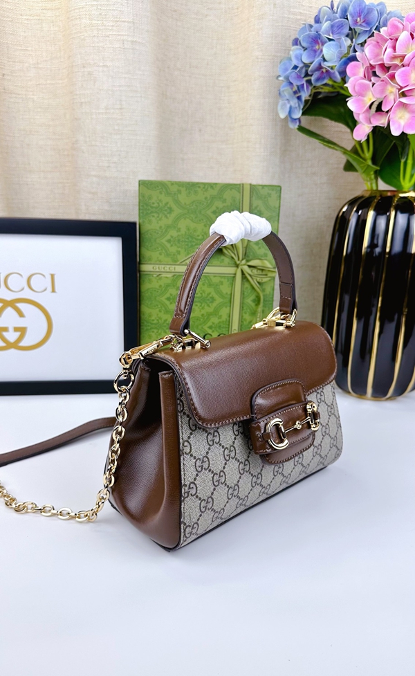 激安グッチバッグコピー背面デザイン